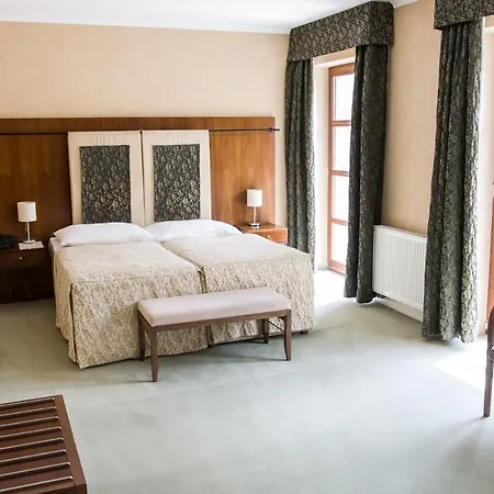 فندق فندق Pavla 4*